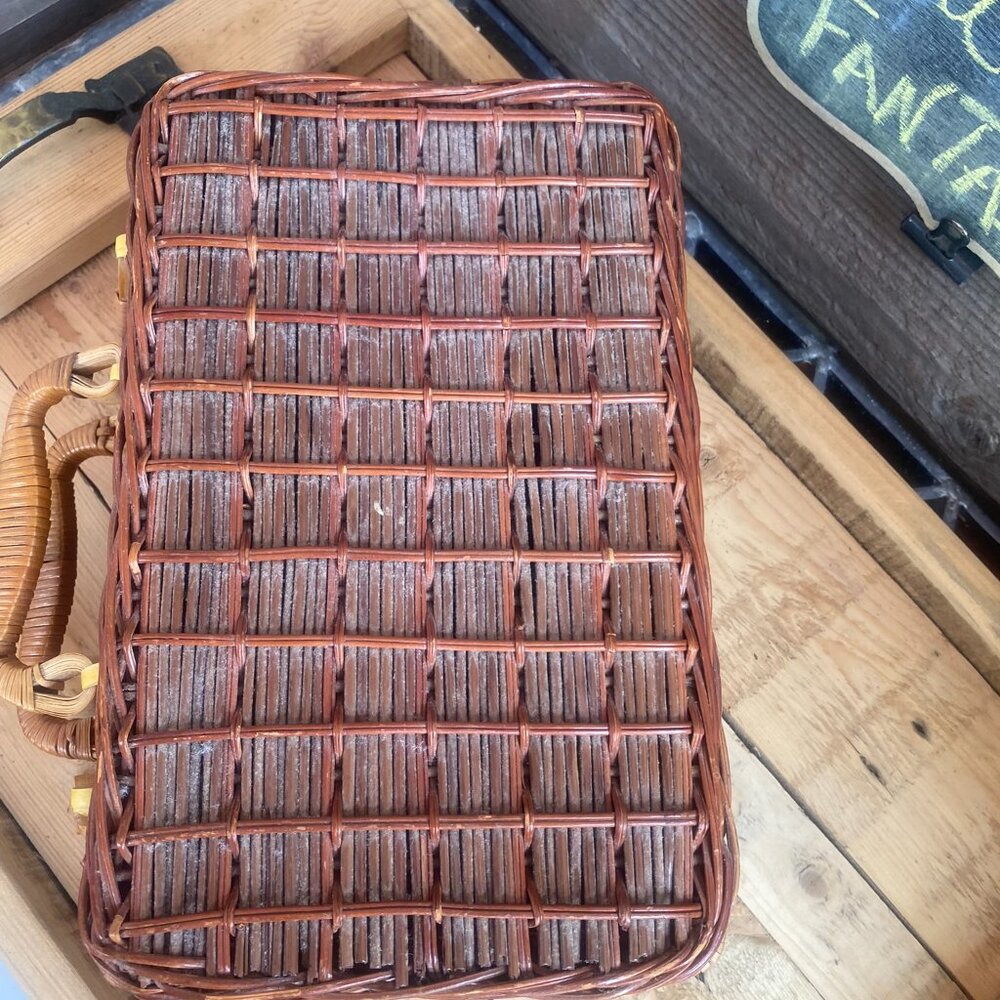 Vintage Wicker Picnic Basket Tote Double Latched Woven Rattan Retro Handbag - Picture 8 of 8